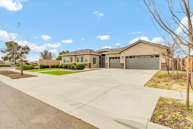 $795,990 | 1684 West Berkshire Lane, Hanford, CA 93230