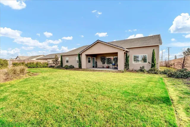 $795,990 | 1684 West Berkshire Lane, Hanford, CA 93230