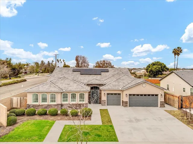 $795,990 | 1684 West Berkshire Lane, Hanford, CA 93230