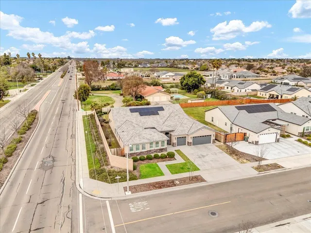 $795,990 | 1684 West Berkshire Lane, Hanford, CA 93230