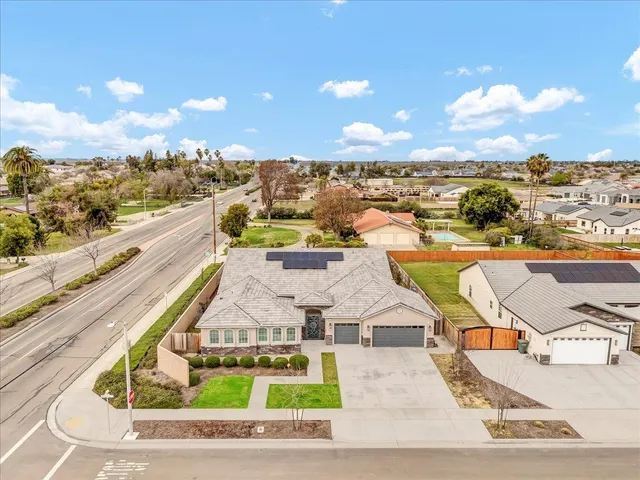 $795,990 | 1684 West Berkshire Lane, Hanford, CA 93230