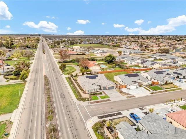 $795,990 | 1684 West Berkshire Lane, Hanford, CA 93230