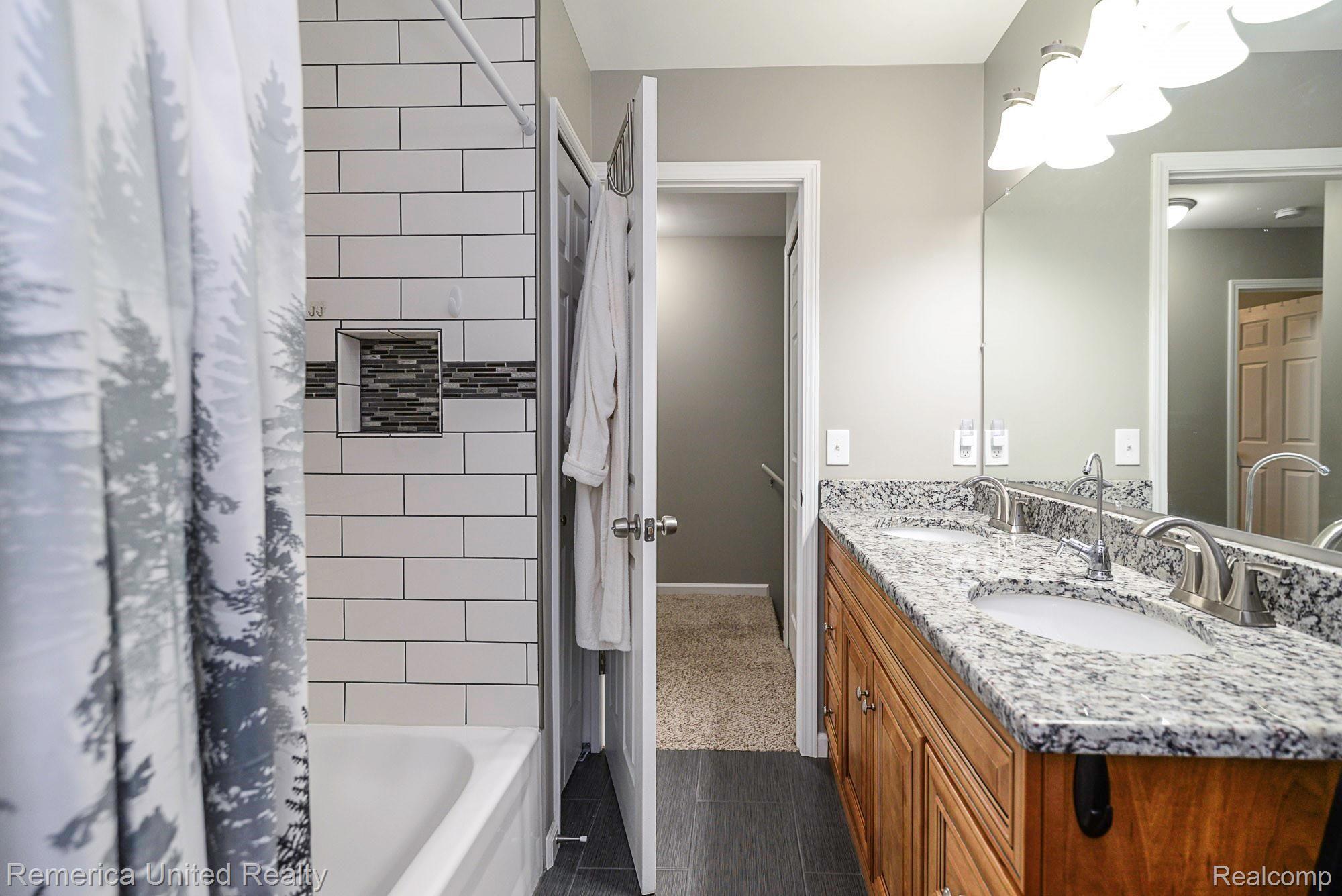 1285 West Cook Road Grand Blanc, MI 48439 - Photo 27 of 47 DSC_0874.jpg