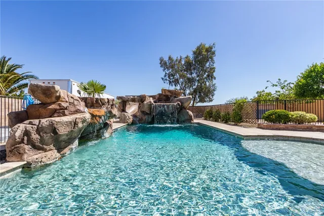 $989,000 | 13195 Trailwood Way, Apple Valley, CA 92308