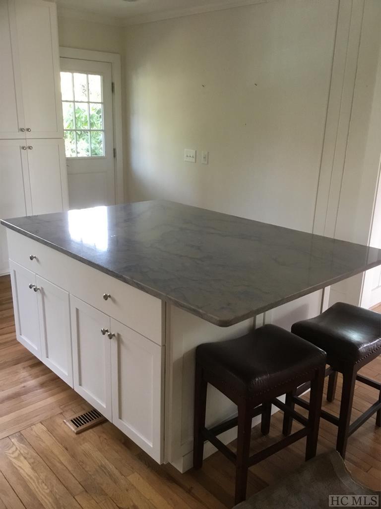 1189 Dillard Road Highlands, NC 28741 - Photo 6 of 9 Gallery Image 6