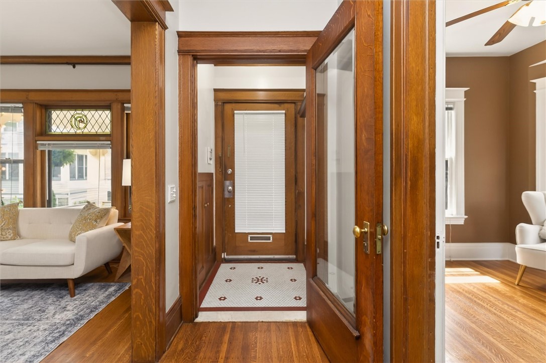 34 Erion Crescent Rochester, NY 14607 - Photo 8 of 49 vestibule