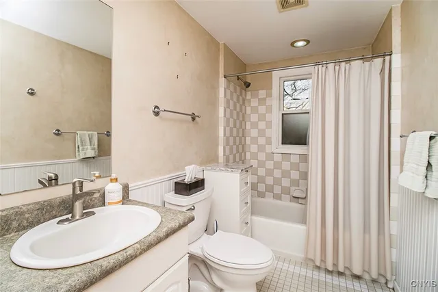 $275,000 | 110 Lynnhaven Drive, Clay, NY 13212