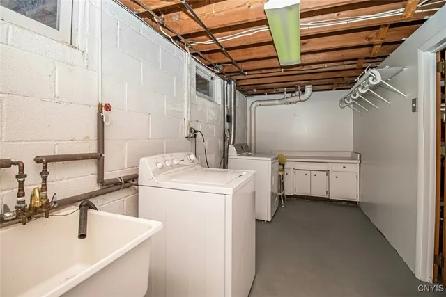 $275,000 | 110 Lynnhaven Drive, Clay, NY 13212