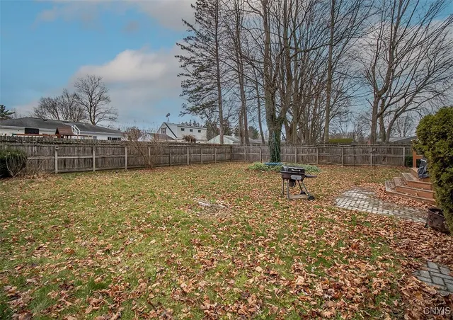 $275,000 | 110 Lynnhaven Drive, Clay, NY 13212