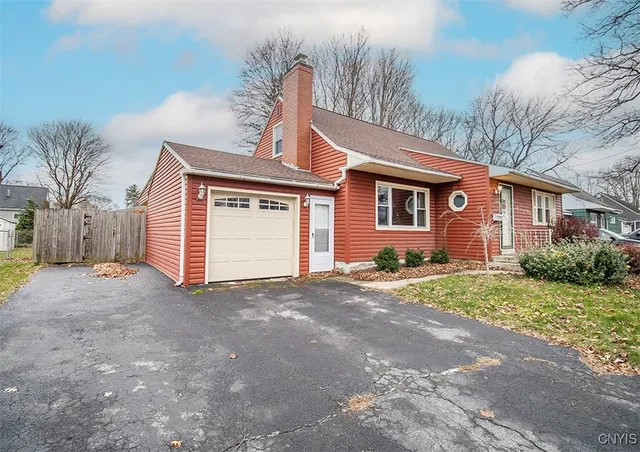 $275,000 | 110 Lynnhaven Drive, Clay, NY 13212