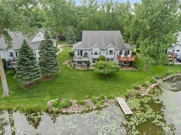 $405,000 | 2336 Swans Cove, Unit 7, Fenton, MI 48430