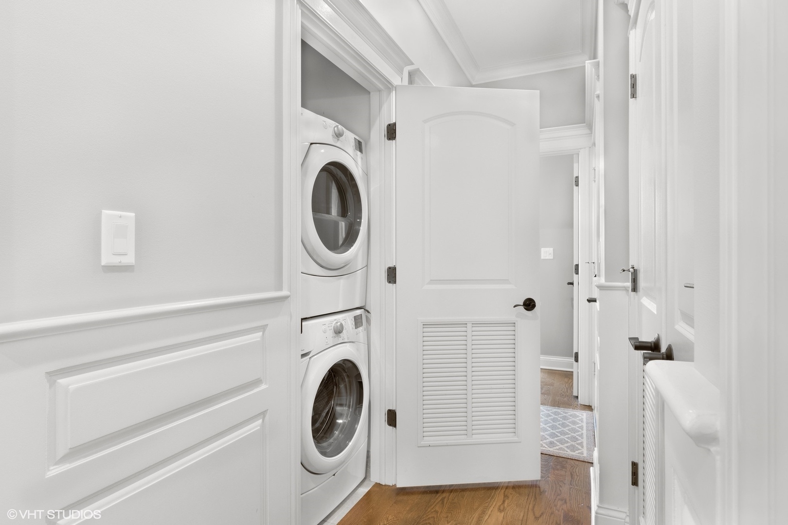 1215 West School Street, Unit 2E Chicago, IL 60657 - Photo 13 of 16 a utility room with dryer and washer