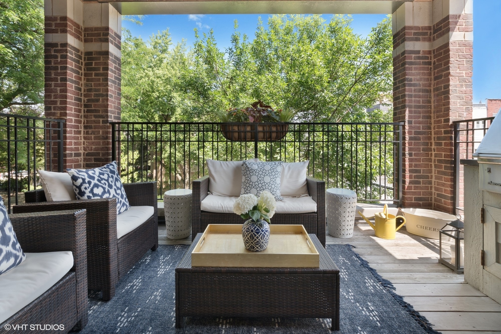 1215 West School Street, Unit 2E Chicago, IL 60657 - Photo 14 of 16 a view of balcony with couch and chairs