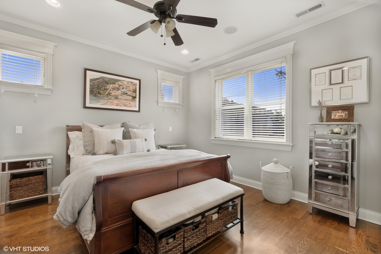 1215 West School Street, Unit 2E Chicago, IL 60657 - Photo 8 of 16 a bedroom with a bed and a tv