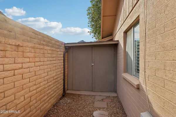 $834,900 | 10049 North 25th Place, Phoenix, AZ 85028