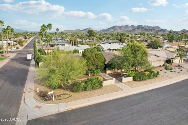 $834,900 | 10049 North 25th Place, Phoenix, AZ 85028