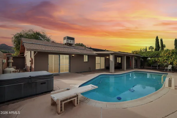 $834,900 | 10049 North 25th Place, Phoenix, AZ 85028