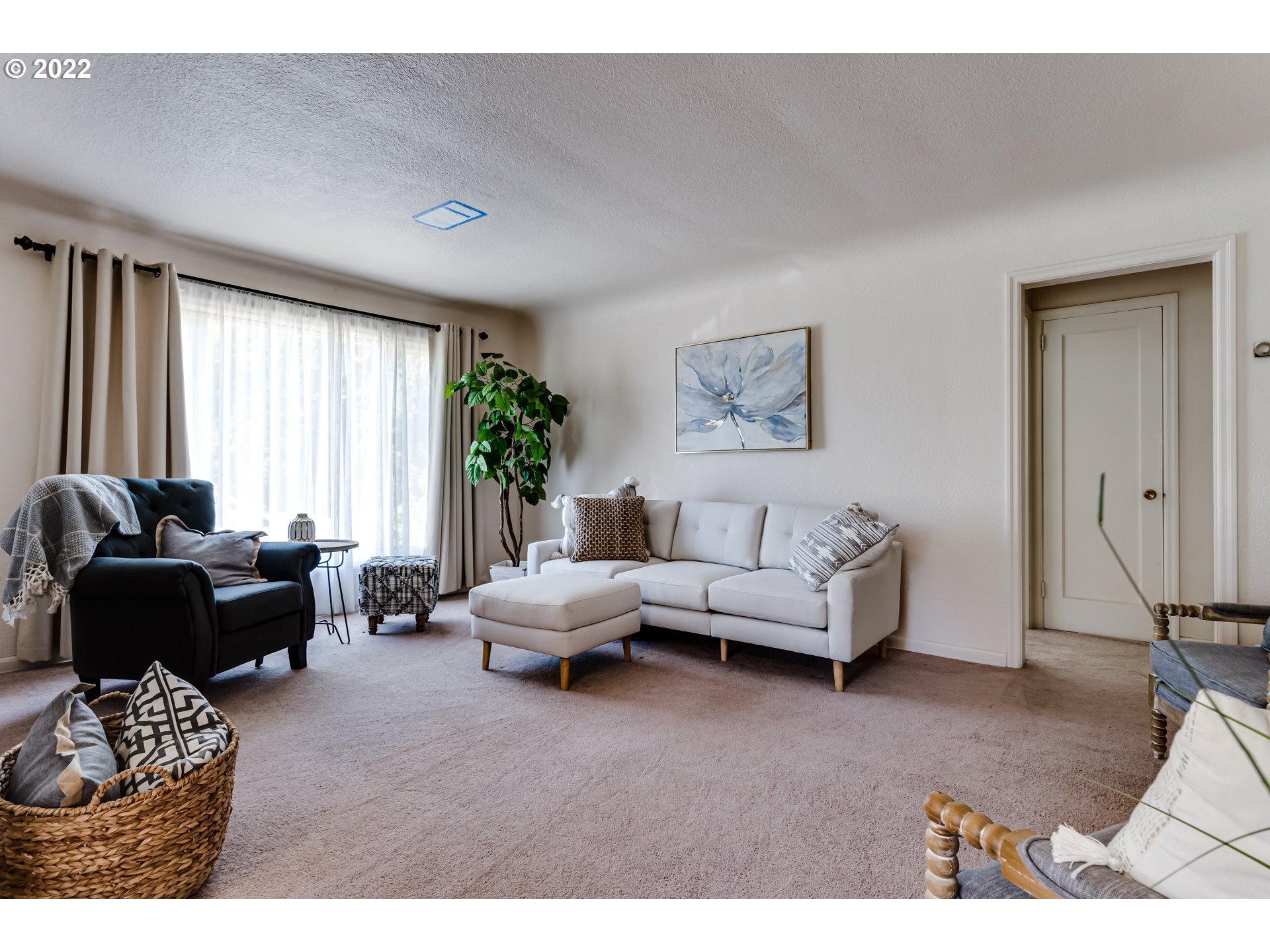 2691 Game Farm Road Springfield, OR 97477 - Photo 5 of 23 a living room with furniture and a large window