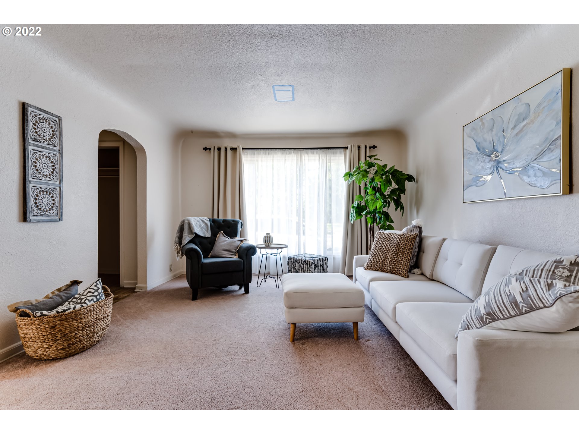 2691 Game Farm Road Springfield, OR 97477 - Photo 6 of 23 a living room with furniture and a couch