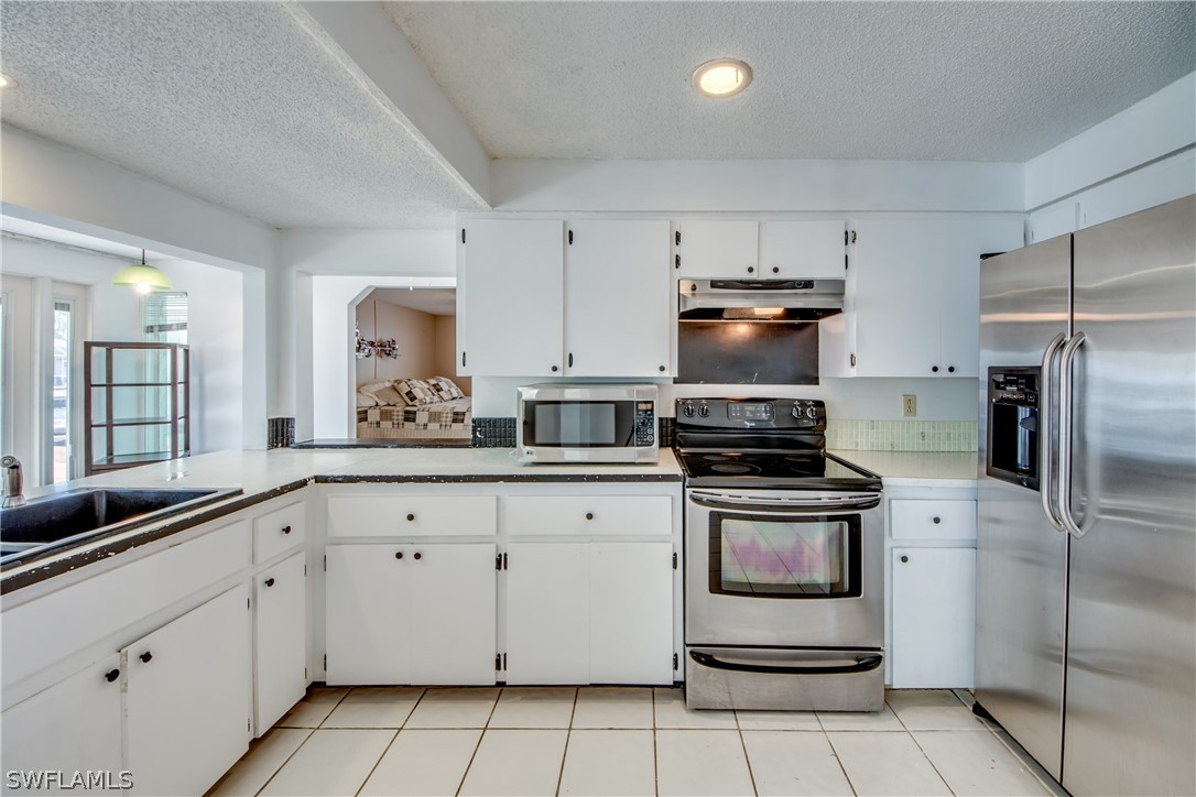 2579 Bridgeview Street Matlacha, FL 33993 - Photo 7 of 32 Gallery Image 7