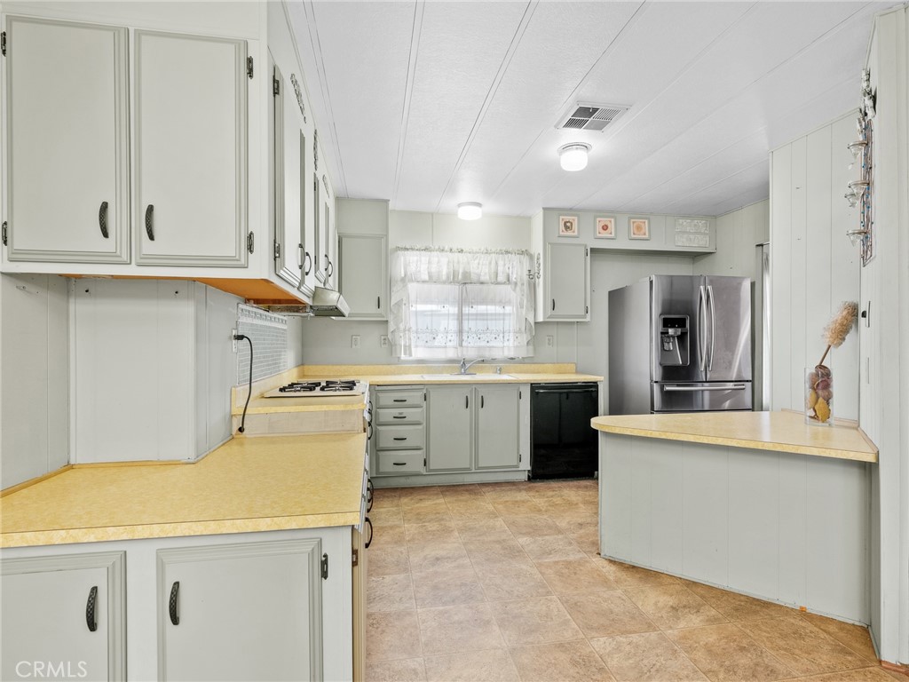 11414 Serra Road, Unit 21 Apple Valley, CA 92308 - Photo 8 of 35