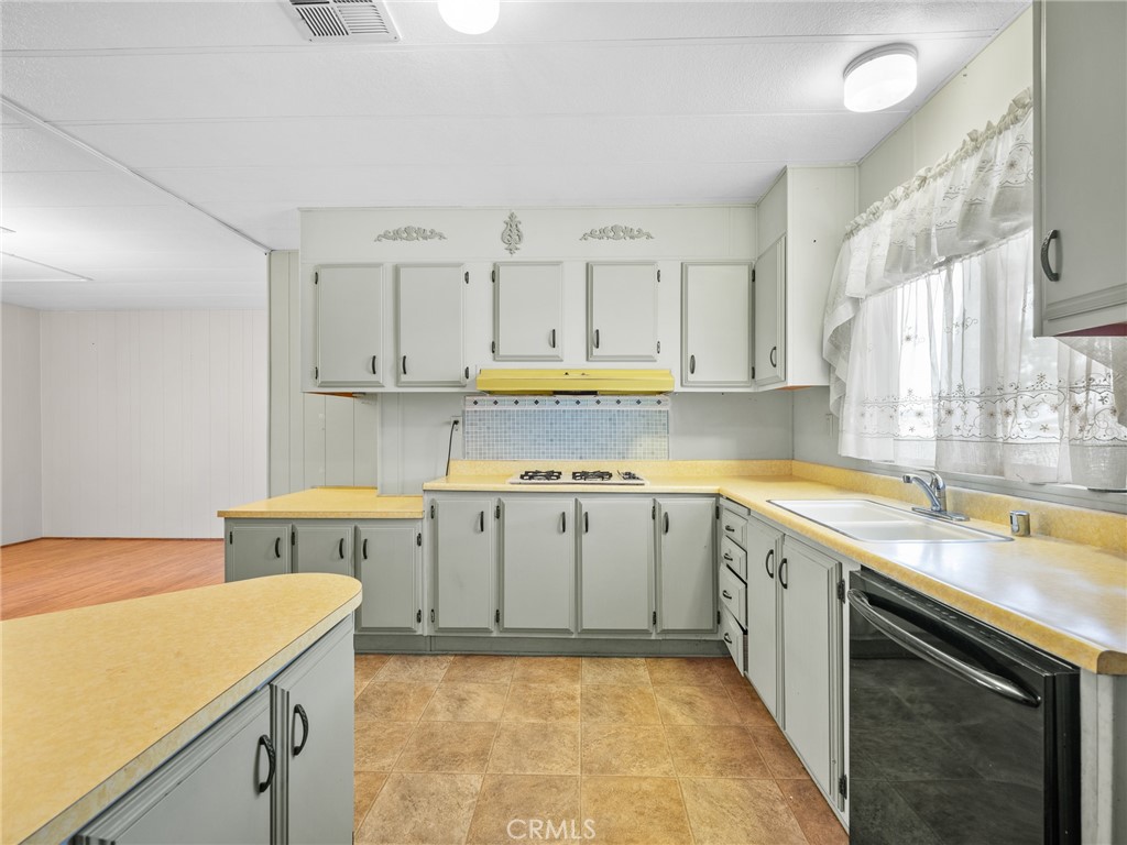 11414 Serra Road, Unit 21 Apple Valley, CA 92308 - Photo 10 of 35
