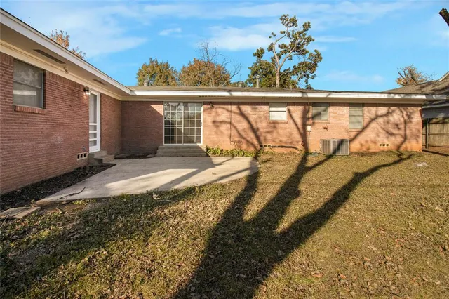 a view of a pathway along the house
