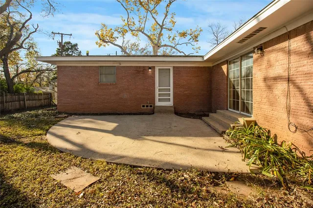 $3,000 | 1618 University Drive, Arlington, TX 76013