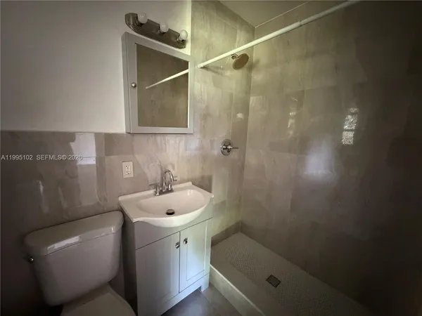 $1,600 | 1580 Northeast 145th Street, Unit 1582, Miami, FL 33161