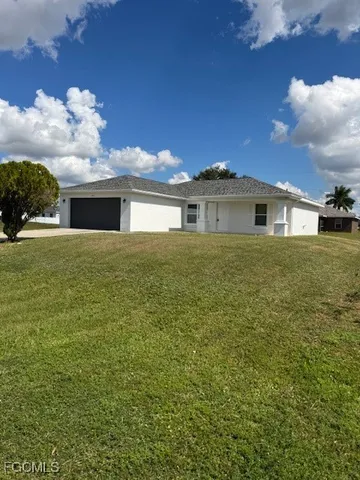 a view of house with yard