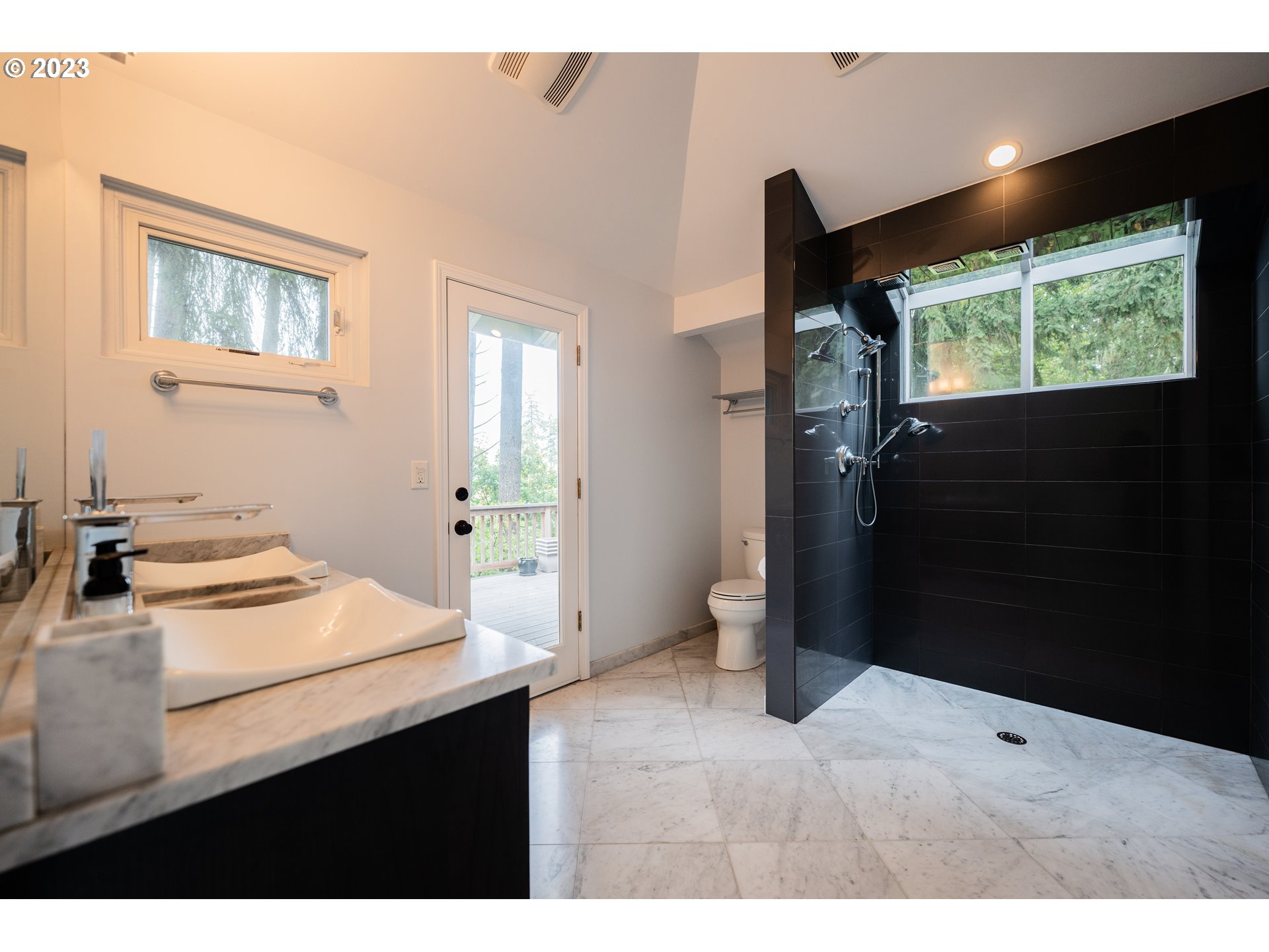 3955 Spring Boulevard Eugene, OR 97405 - Photo 18 of 48 a view of a livingroom with furniture and window