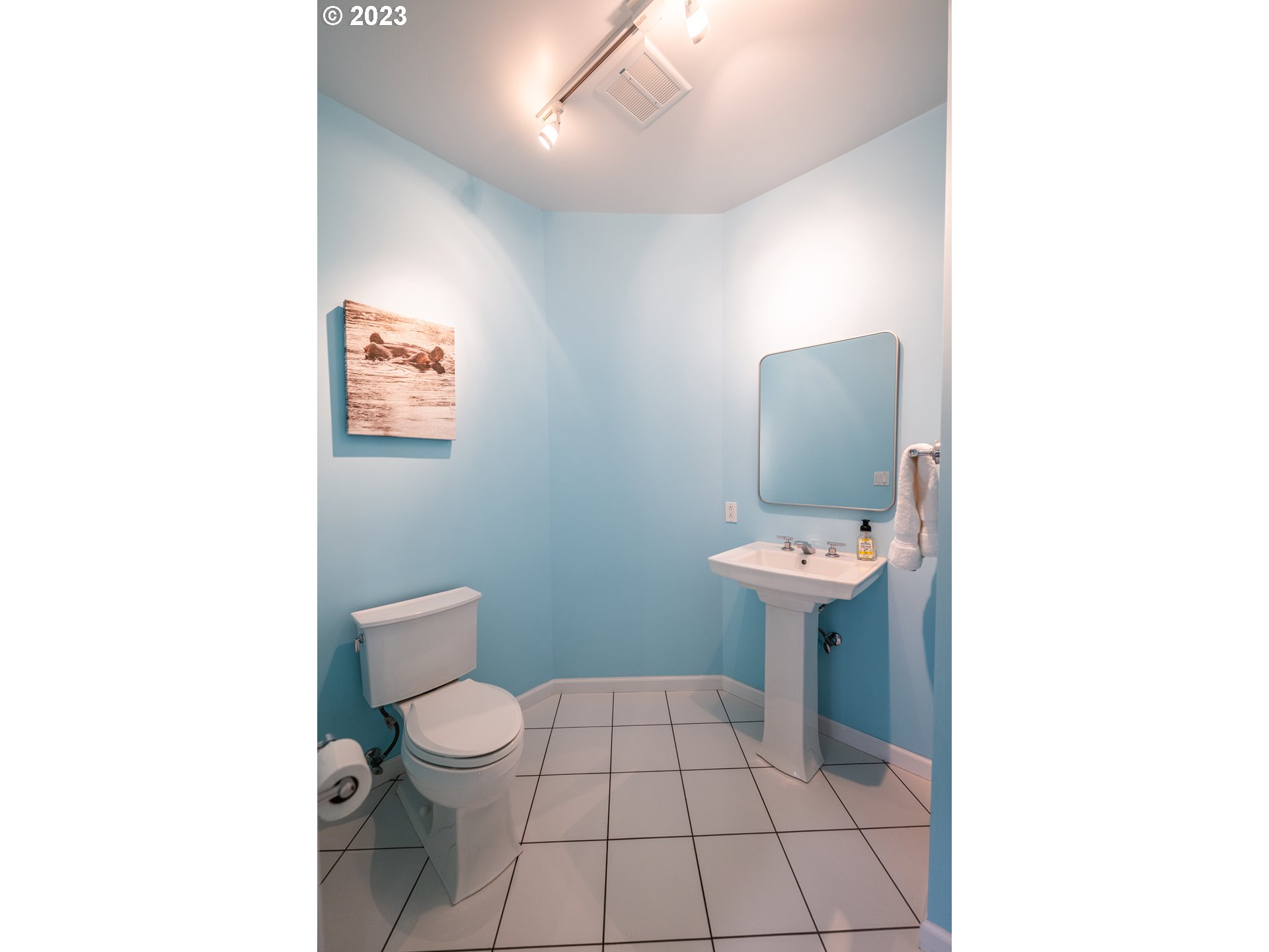 3955 Spring Boulevard Eugene, OR 97405 - Photo 35 of 48 a bathroom with a toilet