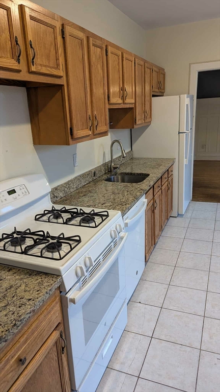 187 Winthrop Road, Unit 3 Brookline, MA 02445 - Photo 3 of 15