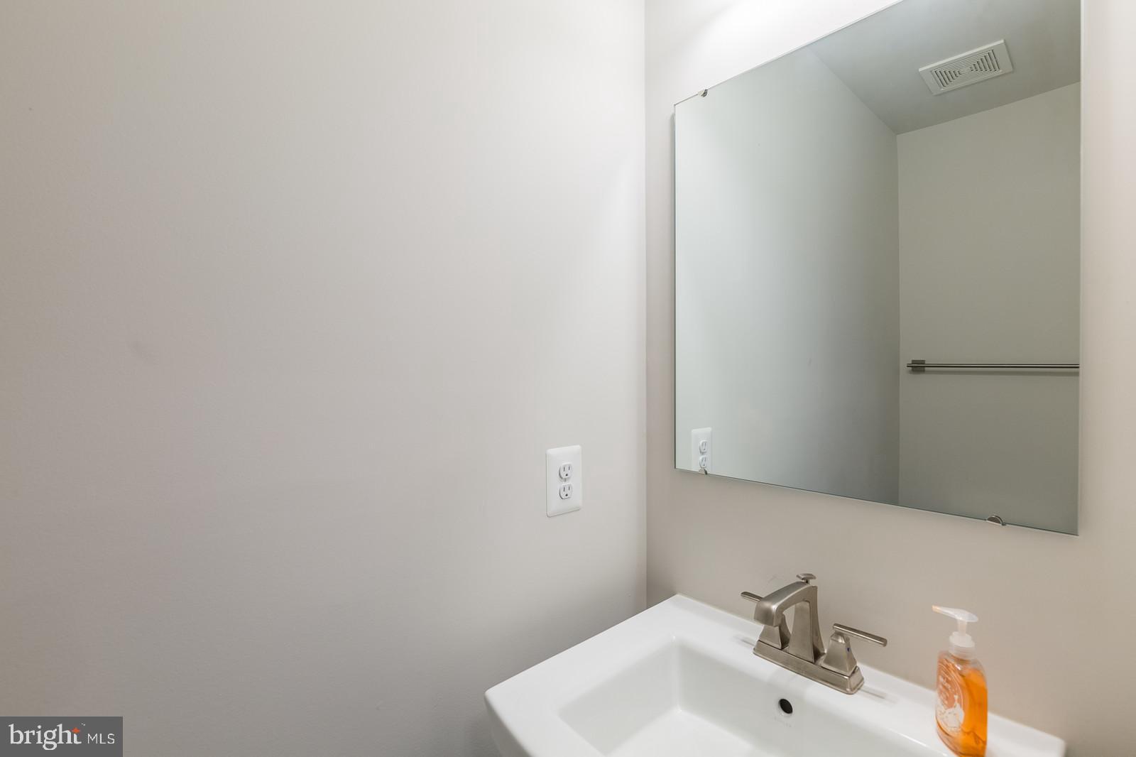 2102 Hemlock Bay Road Dumfries, VA 22026 - Photo 13 of 44 Half bath