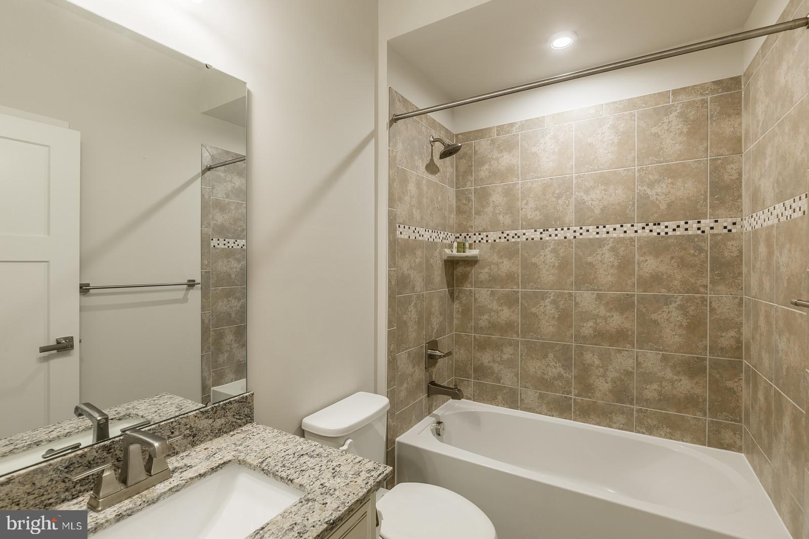 2102 Hemlock Bay Road Dumfries, VA 22026 - Photo 23 of 44 Bathroom #2