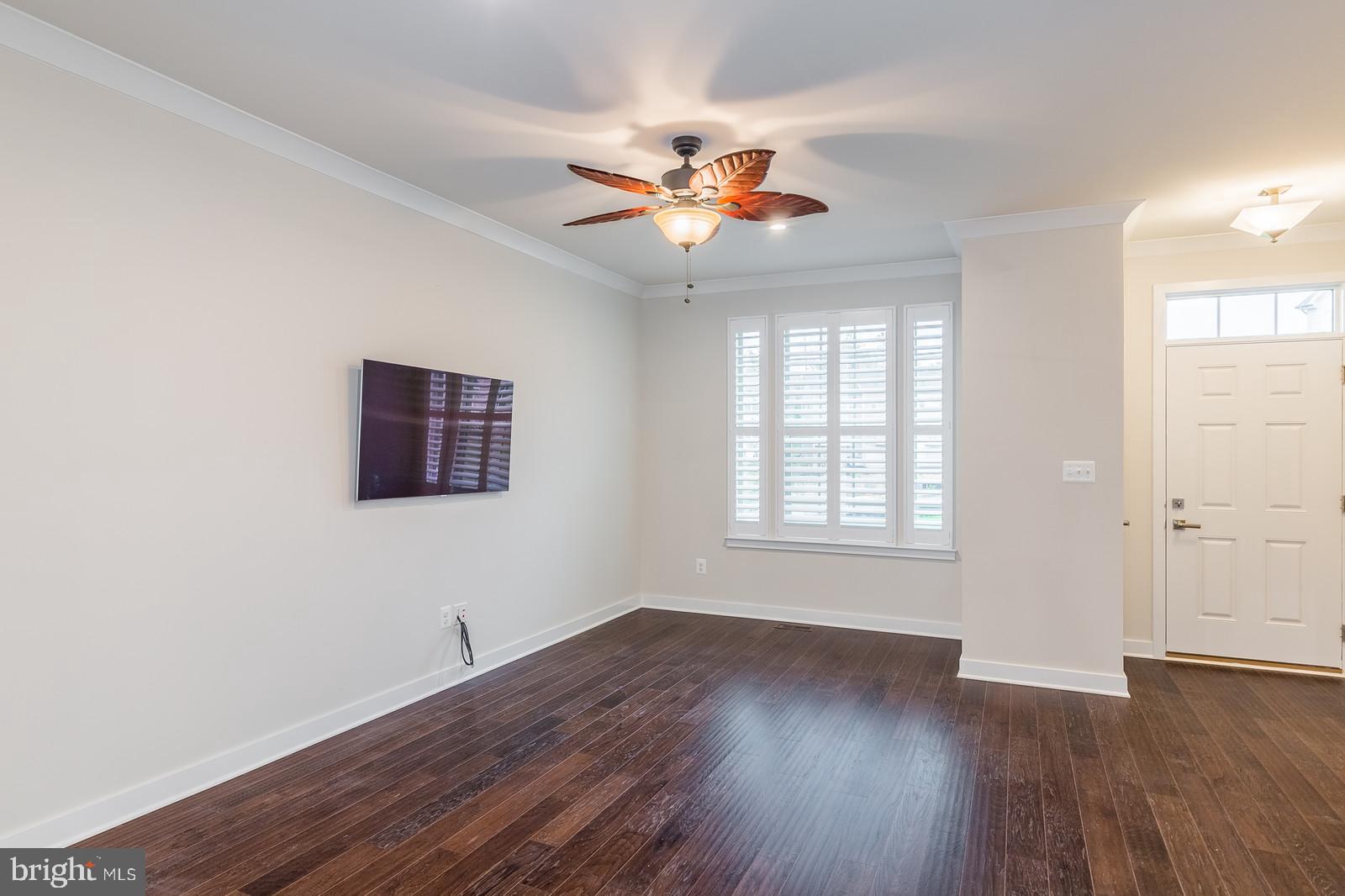 2102 Hemlock Bay Road Dumfries, VA 22026 - Photo 5 of 44 Living room