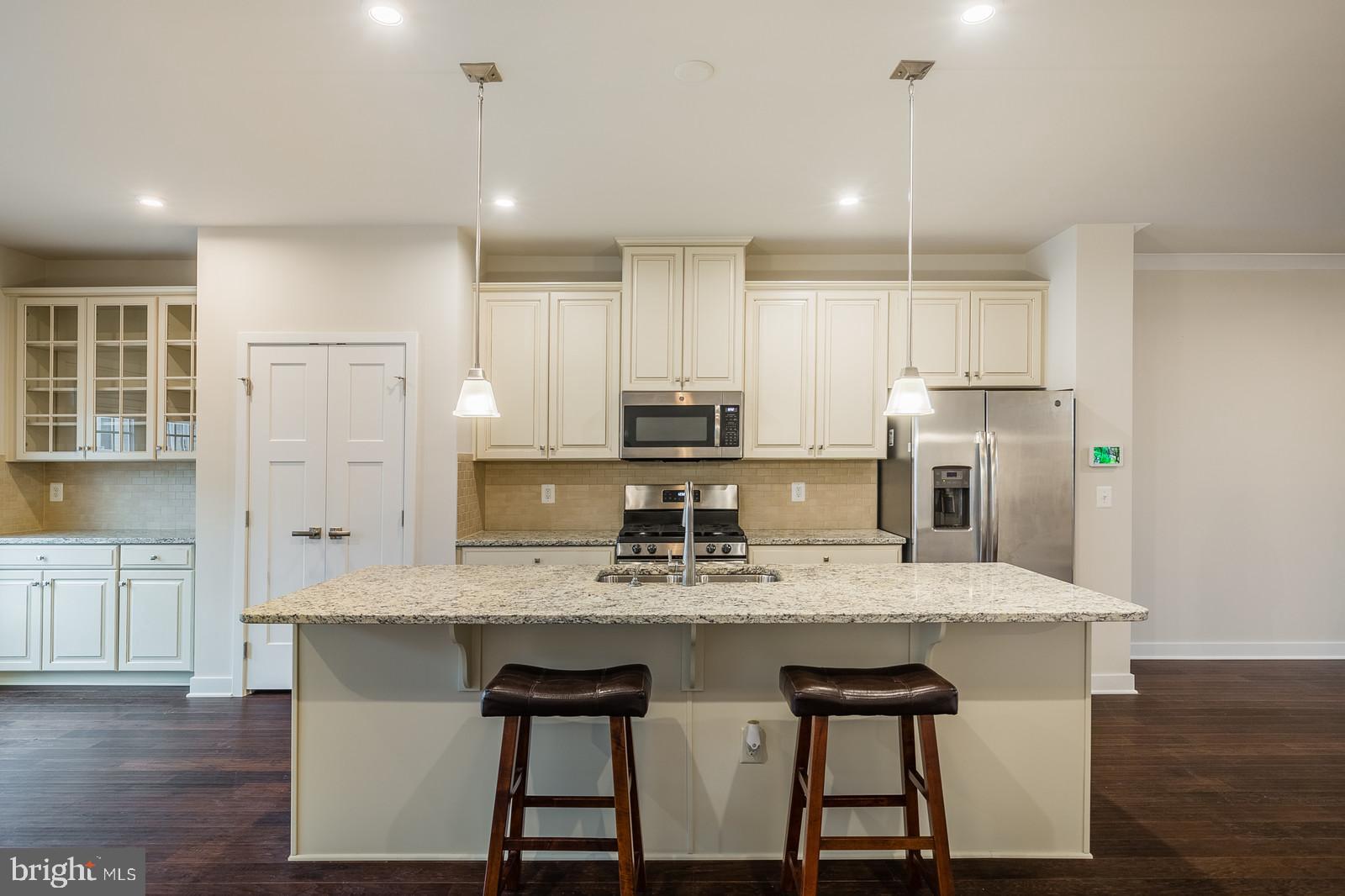 2102 Hemlock Bay Road Dumfries, VA 22026 - Photo 8 of 44 Kitchen with a great size island