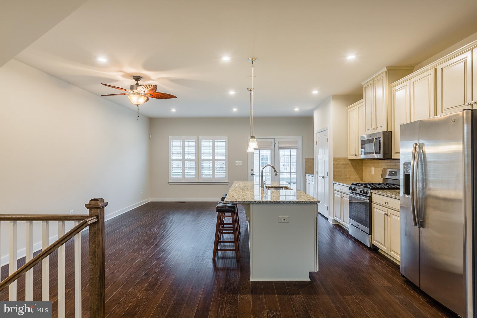 2102 Hemlock Bay Road Dumfries, VA 22026 - Photo 10 of 44 Kitchen