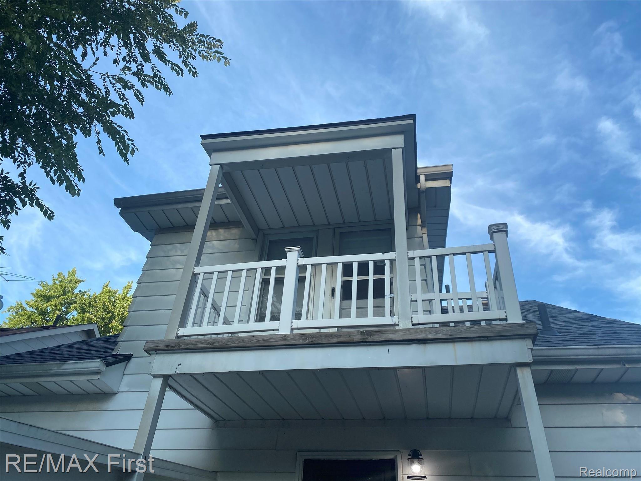 22797 Pleasant Avenue Eastpointe, MI 48021 - Photo 2 of 26 C95E6DBD-D617-4FC6-950C-85F5F8A88E43.jpeg