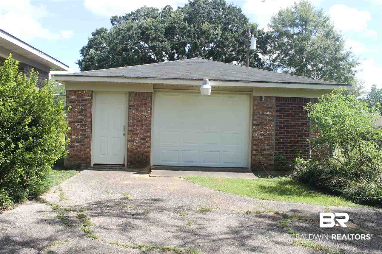 1701 Dawes Road Mobile, AL 36695 - Photo 16 of 21 Garage
