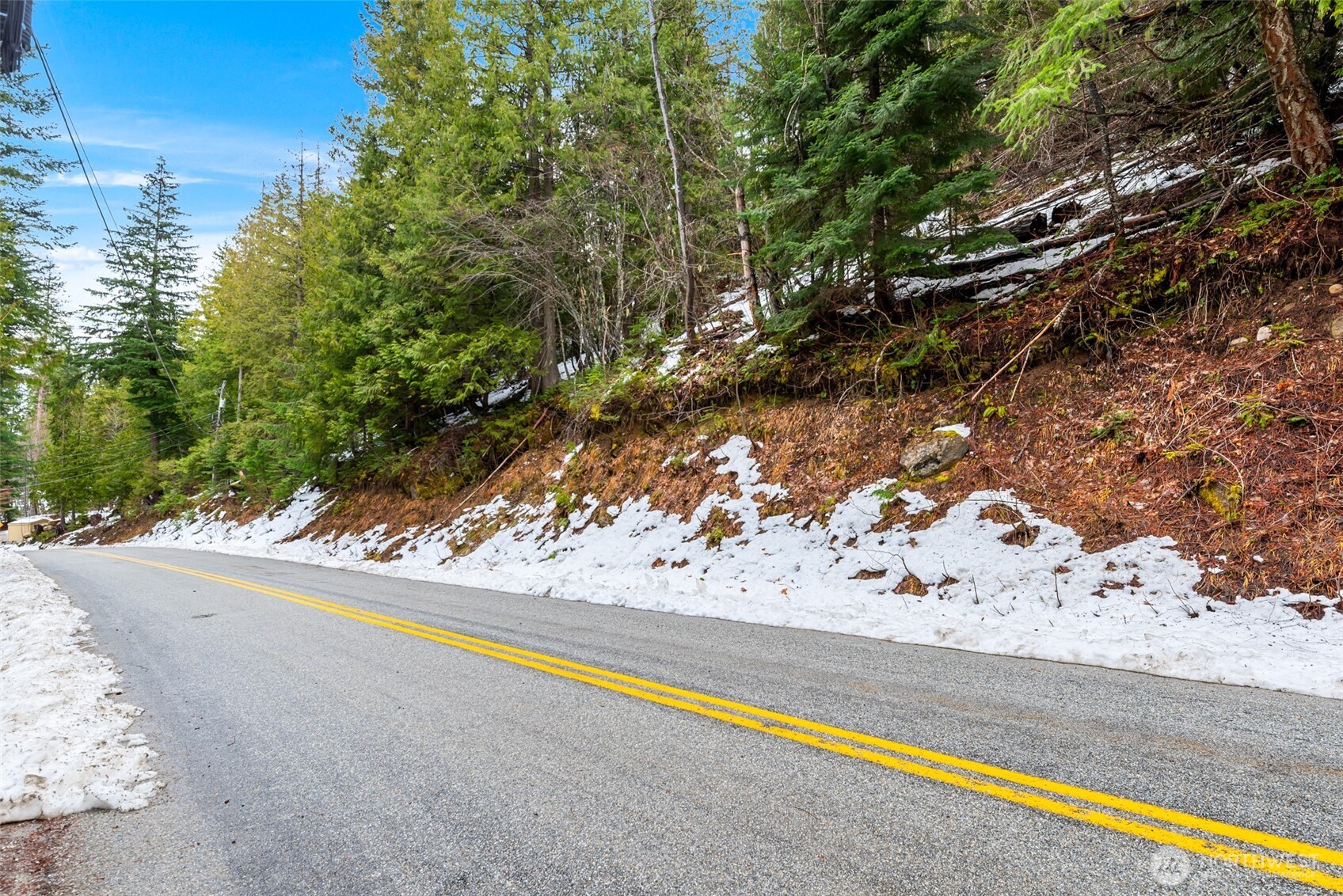 a view of a field with an outdoor space
