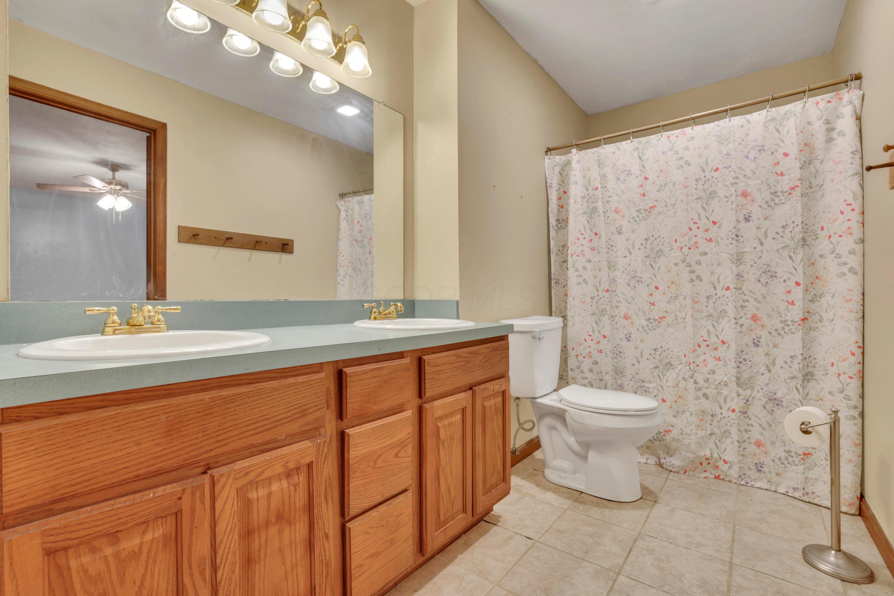 885 Hickory Road Heath, OH 43056 - Photo 24 of 42 32-print-4E7A9286