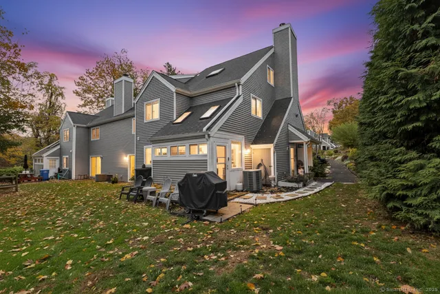 $369,900 | 132 Country Place, Unit 132, Shelton, CT 06484