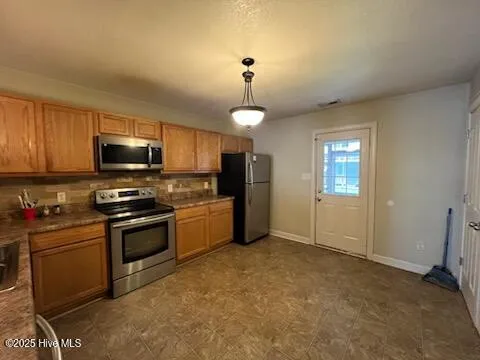 $1,225 | 605 Streamwood Drive, Jacksonville, NC 28546