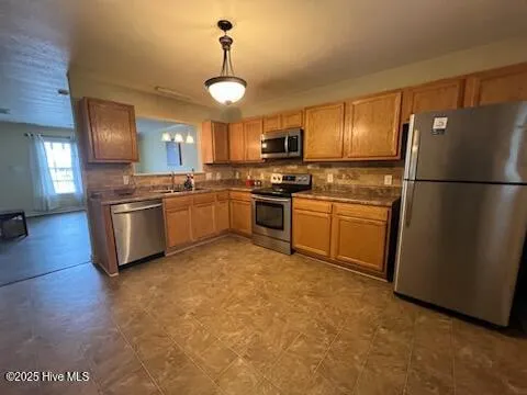 $1,225 | 605 Streamwood Drive, Jacksonville, NC 28546