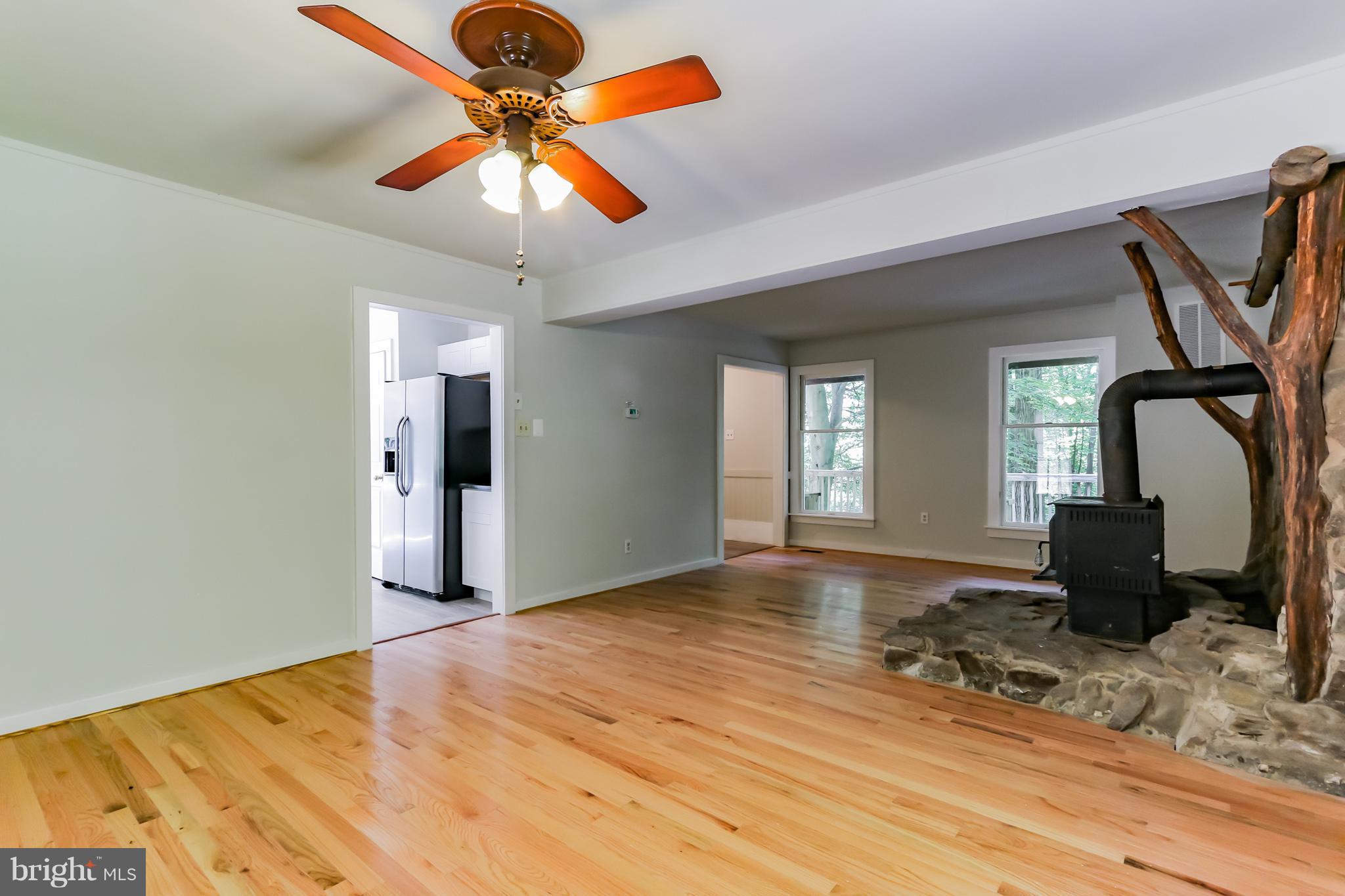 5827 Moser Road Boonsboro, MD 21713 - Photo 8 of 30 Living Room