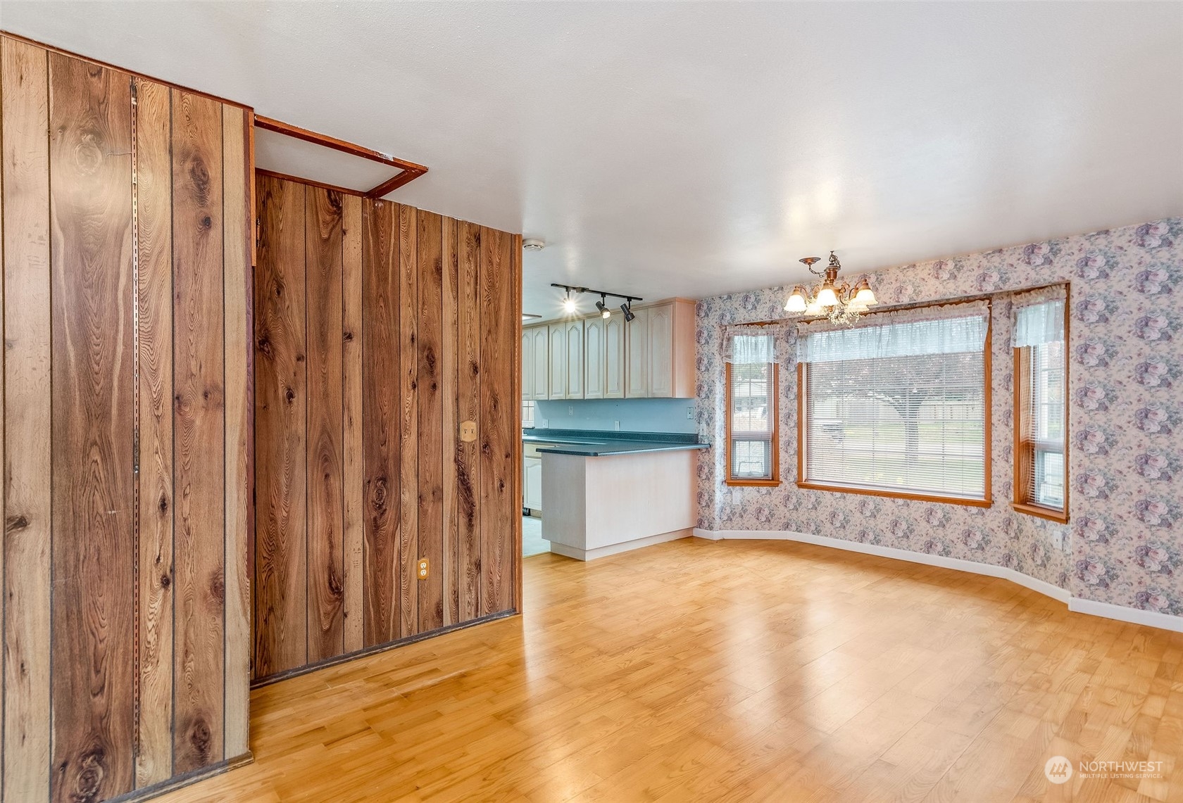720 Memory Lane Port Townsend, WA 98368 - Photo 14 of 33 a view of a room with a tub and window
