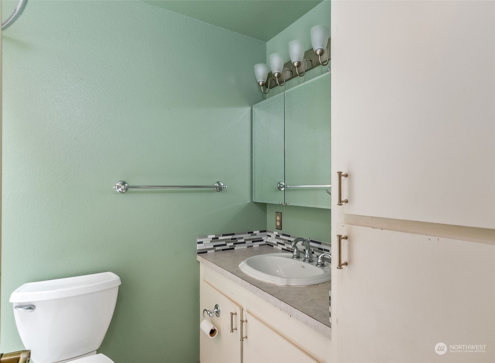 720 Memory Lane Port Townsend, WA 98368 - Photo 18 of 33 a bathroom with a sink and toilet