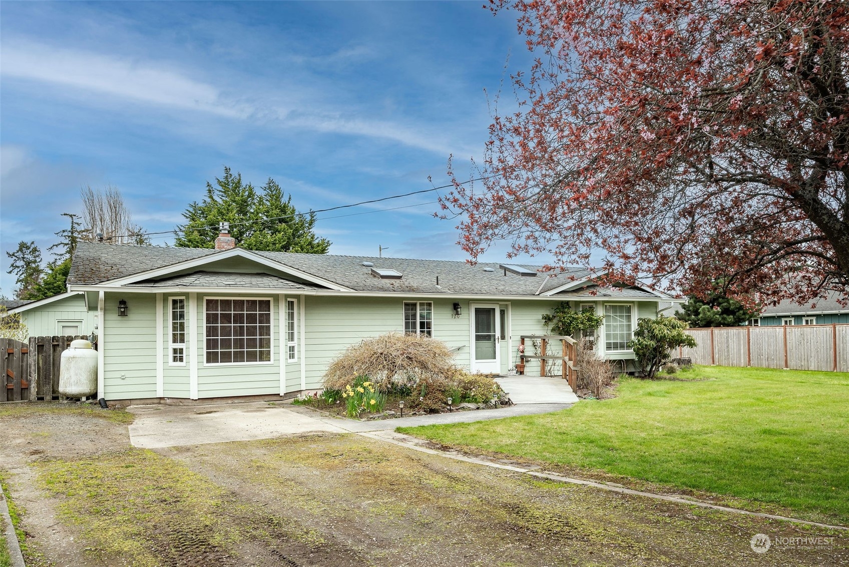 720 Memory Lane Port Townsend, WA 98368 - Photo 2 of 33 a front view of a house with garden