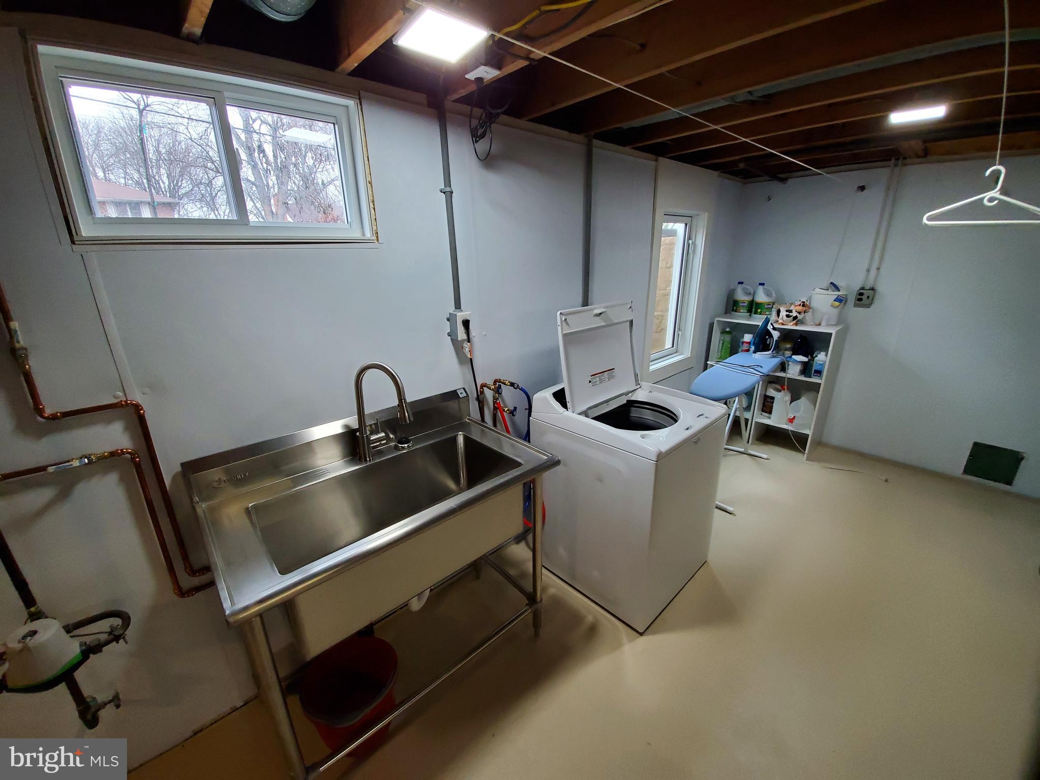 106 Cheltenham Road Newark, DE 19711 - Photo 19 of 23 Awesome laundry area w/ Stainless Utility Sink!